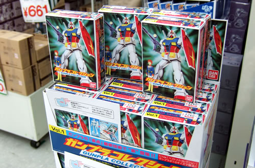 300円ガンプラのミニチュア版 「ガンプラコレクションVol.1」発売