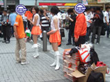 秋葉原駅前のでちゃう!配布は男性スタッフと女性が来ていた
