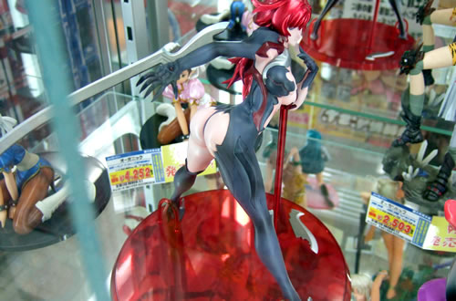 「類稀なる豊乳+ボリューム感タップリのバックショット」